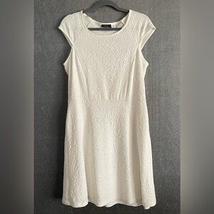 Cocomo Soft Brocade Patterned Fit N Flare Cap Sleeves White Dress Size M